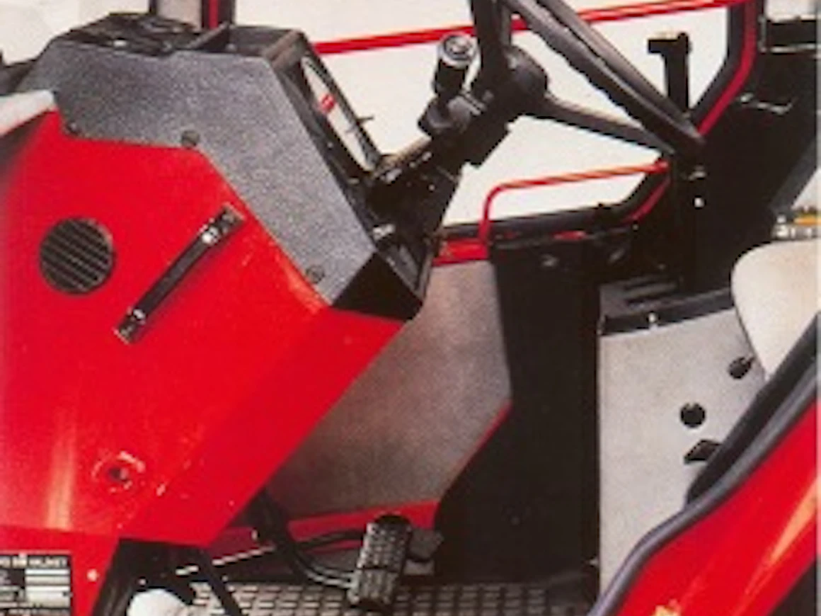 87Valmet605ohjaamo