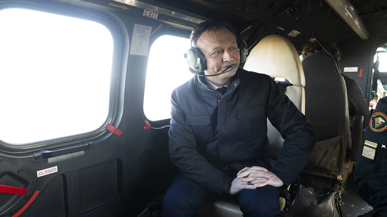 EU:n budjettikomissaari Piotr Serafin vieraili huhtikuun alussa Suomessa. Hänet muiden muassa lennätettiin helikopterilla Vaalimaan raja-asemalle.
