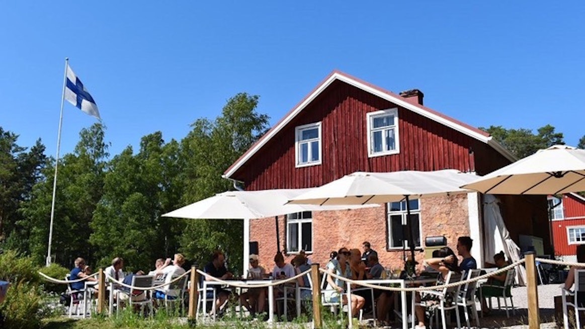 Viime kesänä Nauvosta oli lähes mahdotonta löytää yösijaa. Nyt matkailijoita on saarella huomattavasti vähemmän.