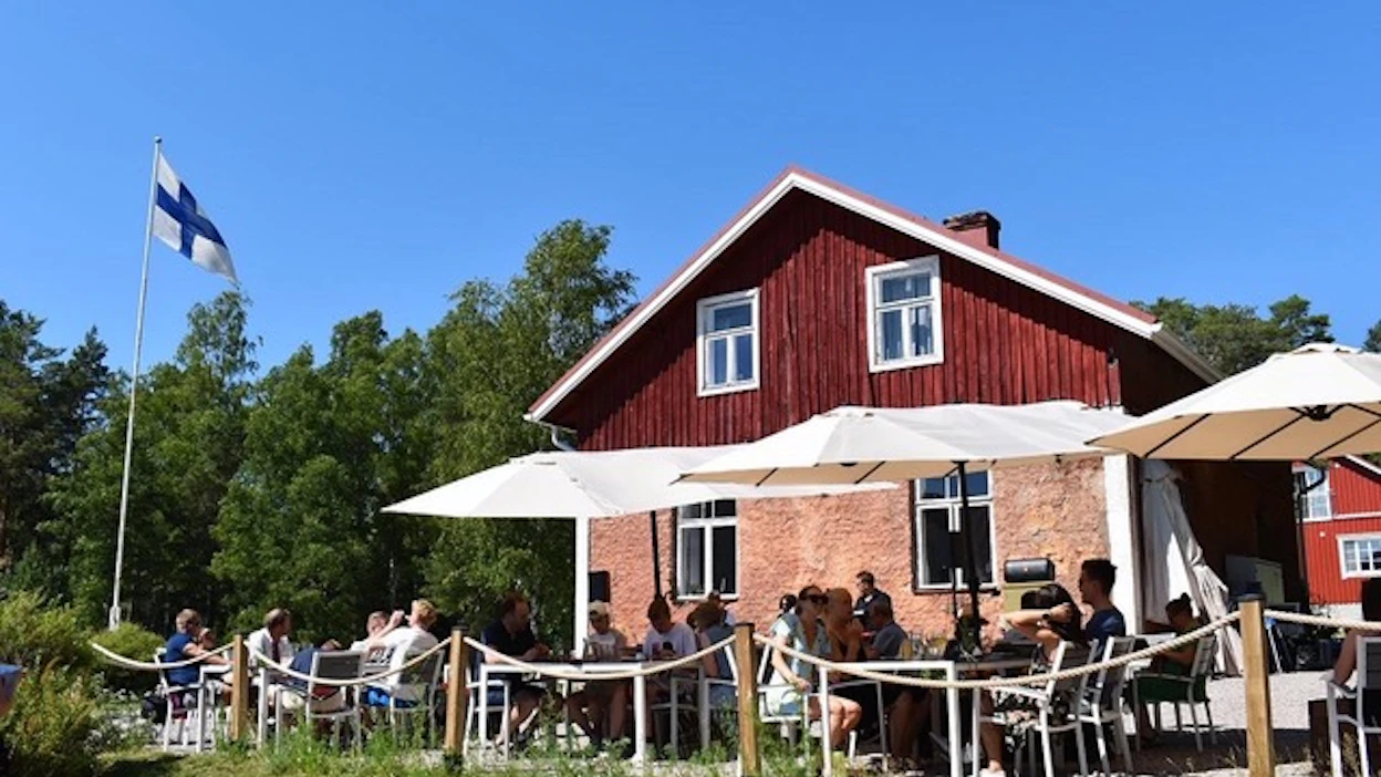 Viime kesänä Nauvosta oli lähes mahdotonta löytää yösijaa. Nyt matkailijoita on saarella huomattavasti vähemmän.