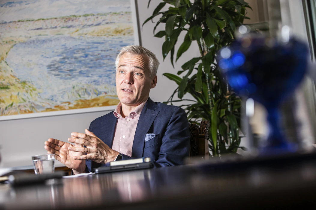 Adlercreutzin mukaan lomien lykkäys saisi Suomen samaan aikatauluun kuin ”pohjoiset naapurimme”.