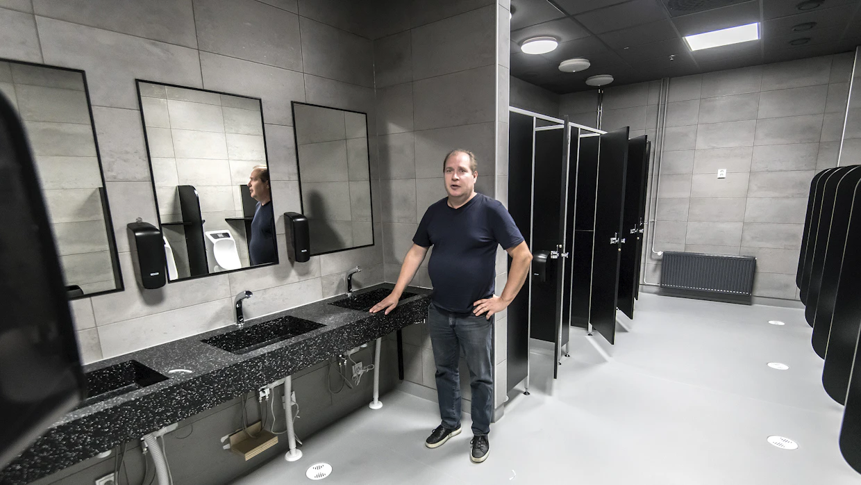 Petri Suokas kiittelee hyviä ideoita, joita kertyi Nokia Arenasta. ”Pääsimme kiertämään Tampereen upean areenan perusteellisesti. Kuvasin kaiken. Vessoista lähtien.”