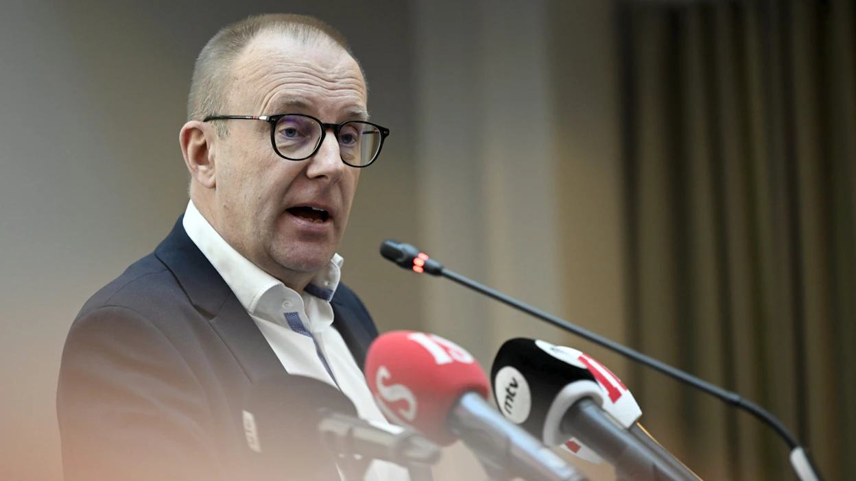 SAK:n puheenjohtajan Jarkko Elorannan mukaan järjestö ei lähde keskustelemaan hallituksen kanssa pelkästä työmarkkinamallista, vaan keskusteluihin täytyy sisällyttää myös työrauhakysymykset ja paikallisen sopimisen säännöt.