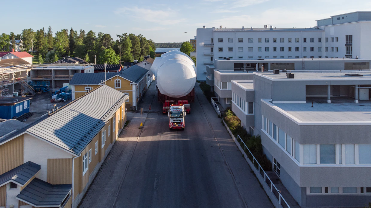 Kuljetuksia varten reitiltä on poistettu katuvalot ja yhdet liikennevalot.