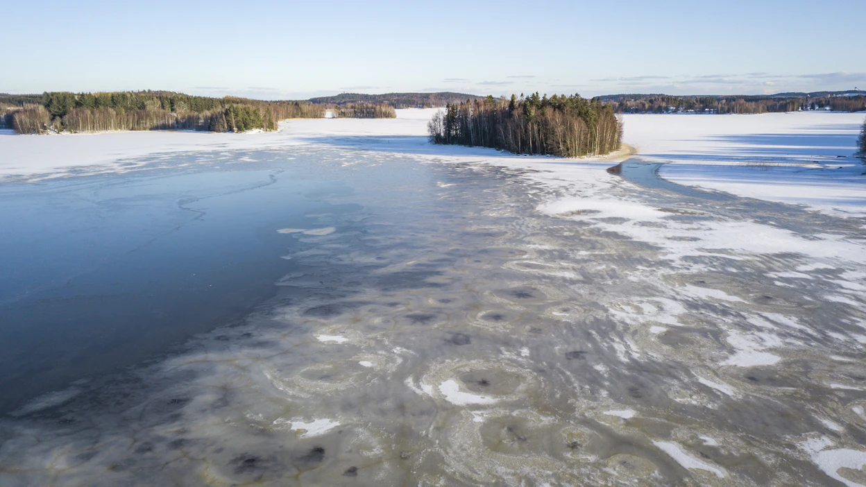 Palvelussa käyttäjä voi itse ladata kuvan palveluun ja tekoäly tunnistaa kuvasta jää- ja lumipeitteen.
