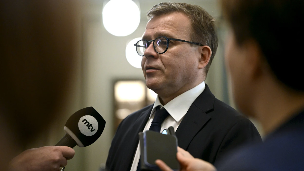 Petteri Orpo (kok.) kommentoi tilannetta iltapäivällä toimittajille eduskunnassa. LEHTIKUVA / Antti Aimo-Koivisto.