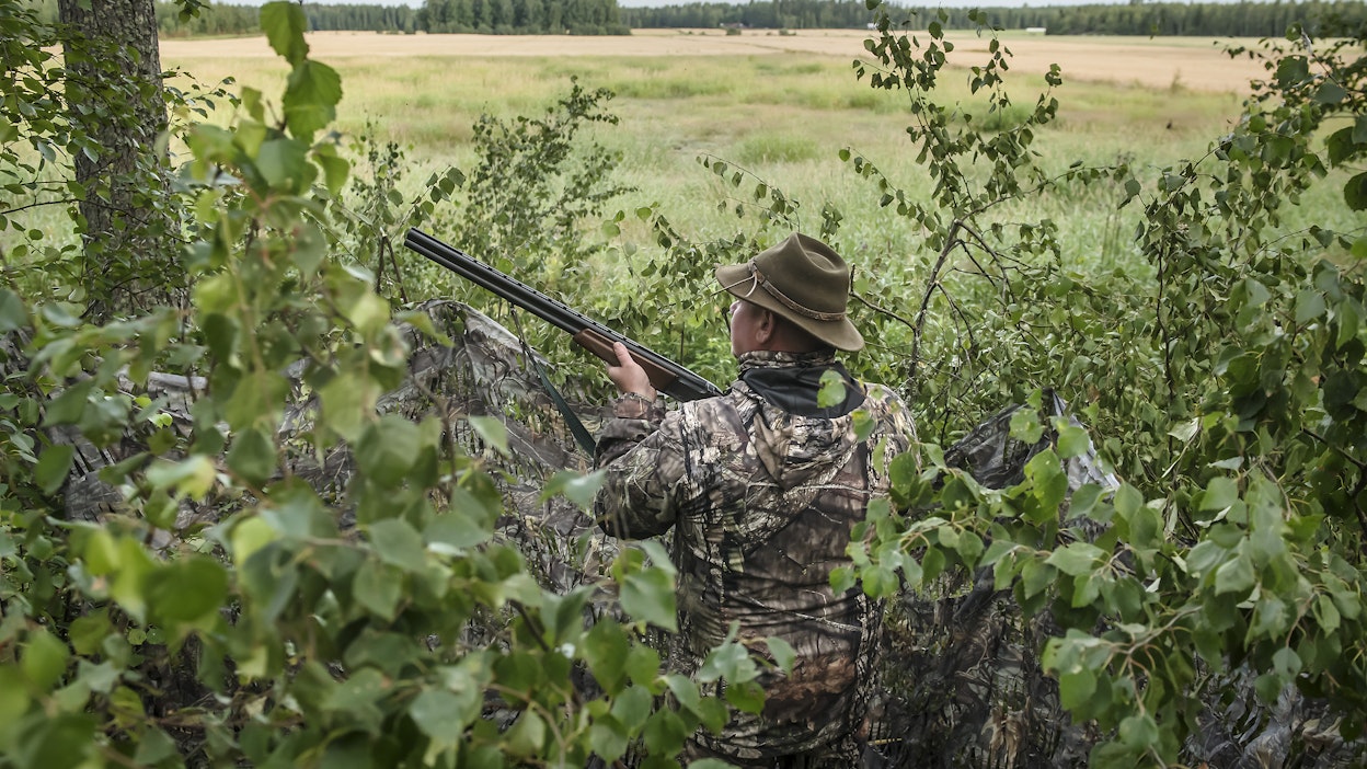 Arkistokuva syksyn kyyhkyjahdista, kuvan henkilö ei liity jutun aiheeseen.