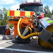 Asfaltissa olevien reikien paikkaus liikenteen seassa on vaarallista. Etenkin jalkamiehinä olevia työntekijöitä joutuu vaaralle alttiiksi. KHM-Steel Oy on rakentanut kuorma-autolla liikuteltavan ja toimivan laitteen asfaltissa olevien reikien paikkaukseen. Levitin on kiinnitetty aurapuskuriin, jolloin se on helposti kuljettajan hallittavissa. Levitinvarrella on mittaa maksimissaan neljä metriä, jolloin ajoneuvoa ei tarvitse poikkeuttaa kaistalla ajolinjasta.