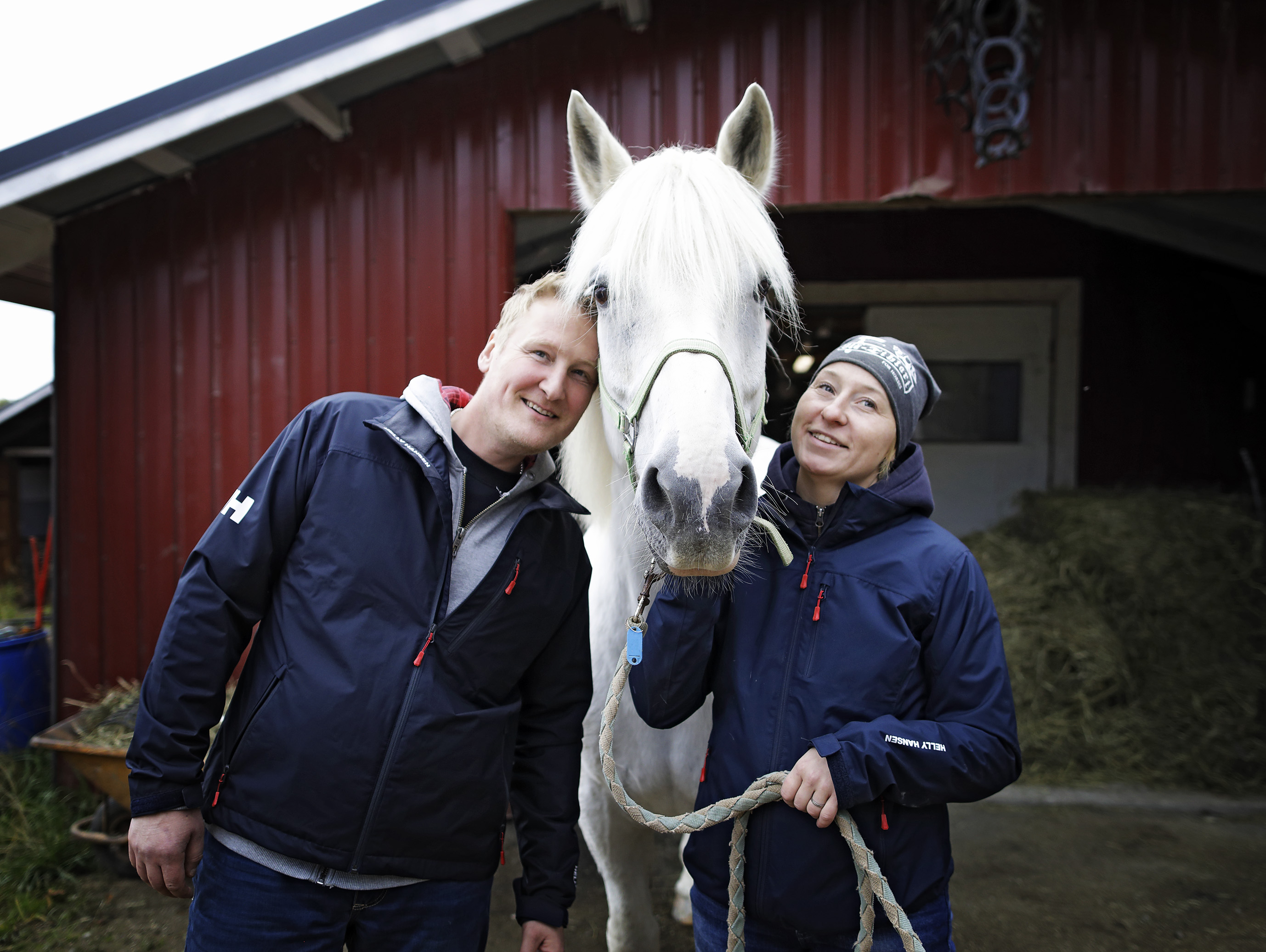 Vuonna 2019 Uusitalojen maneesi oli rakennusvaiheessa ja talli täynnä ratsuja. 