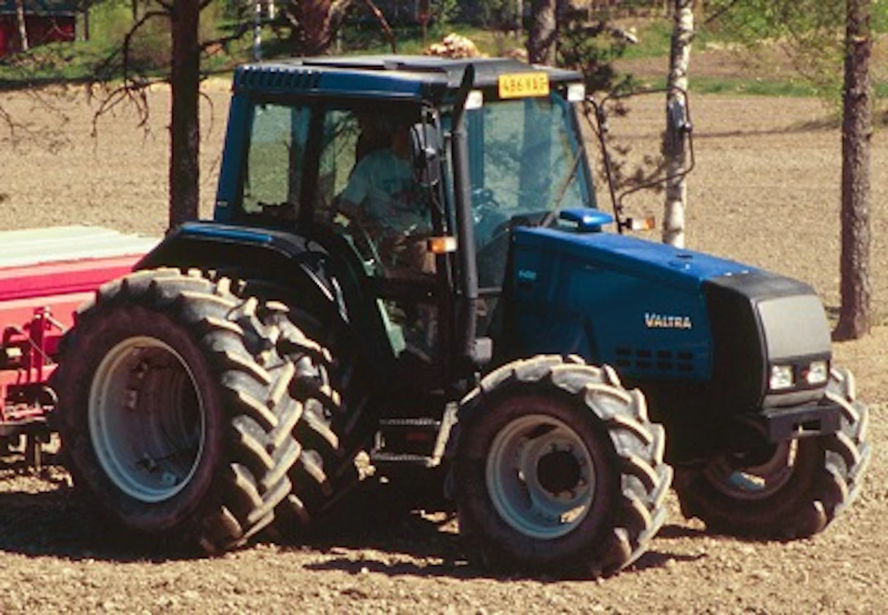 02Valmet6400
