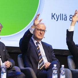 Alexander Stubb (oikealla) ja Pekka Haavisto (vasemmalla) ovat jatkamassa presidentinvaalien toiselle kierrokselle. Olli Rehn (keskellä) sijoittui kisassa neljänneksi. 