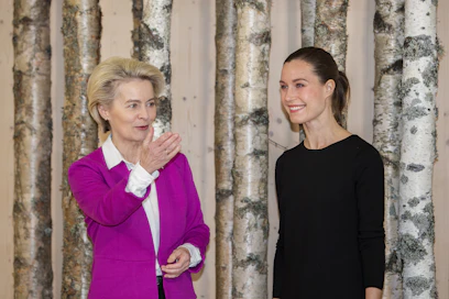 Euroopan komission puheenjohtaja Ursula von der Leyen tapasi Suomen vierailullaan In to the woods -seminaarissa muun muassa pääministeri Sanna Marinin.