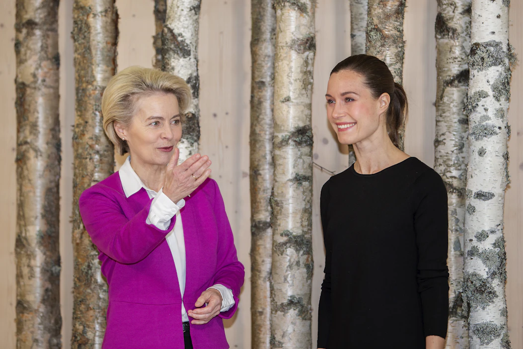 Euroopan komission puheenjohtaja Ursula von der Leyen tapasi Suomen vierailullaan In to the woods -seminaarissa muun muassa pääministeri Sanna Marinin.