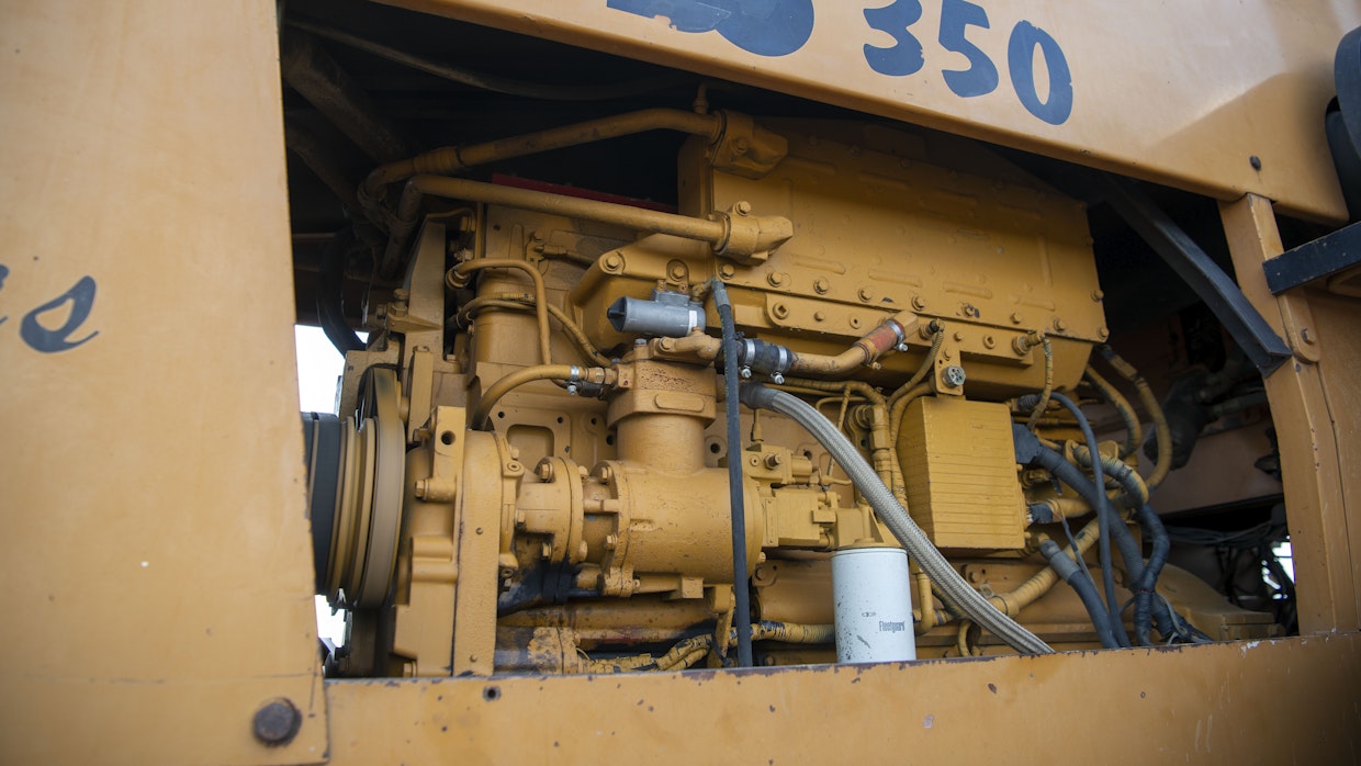 Suurin osa ACO-traktoreista varustettiin ADE:n (Atlantis Diesel Engines) valmistamilla V-moottoreilla. Griesseleiden 350-malli on varustettu kuitenkin Cumminsin moottorilla. Yhtiö tähtäsi näillä malleilla myös vientimarkkinoille.