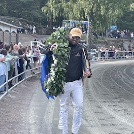 Daniel Redén oli tyytyväinen Don Fanucci Zetin voitettua luonnonkauniilla Årjängin raviradalla ravatun Årjängs Stora Sprinterlopp -lähdön.