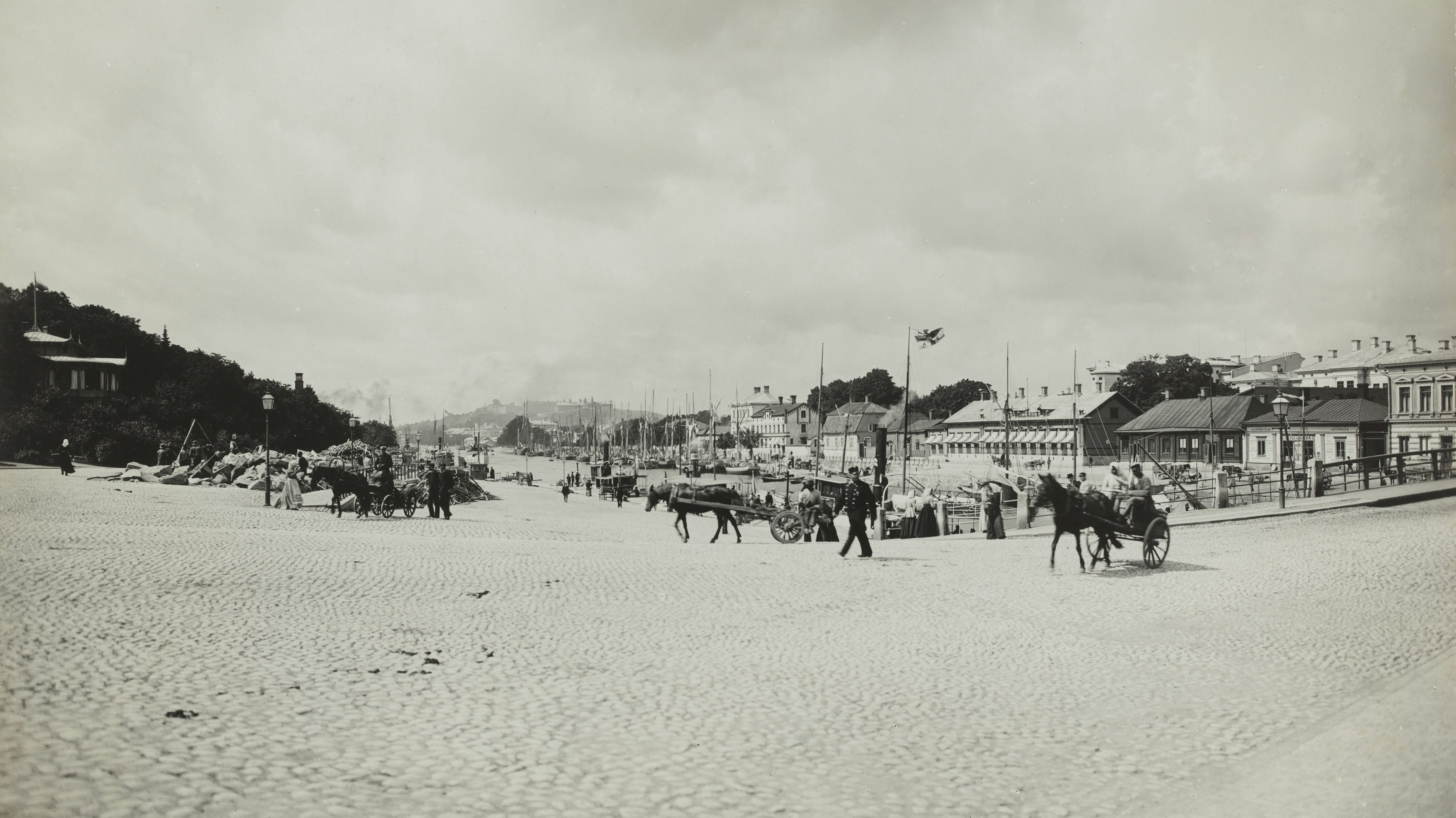 Turun keskustan rakennukset ja puodit ovat vaihtuneet, mutta kadunnimet ovat säilyneet.