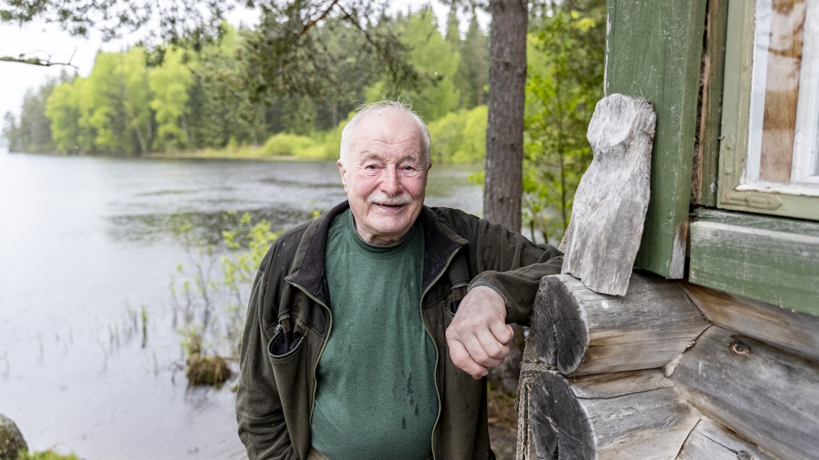 Äväntäjärven rannalla asuvan Seppo Rantakallion mielestä metsätaloutta pitää harjoittaa niin, etteivät vesistöt kärsi siitä.