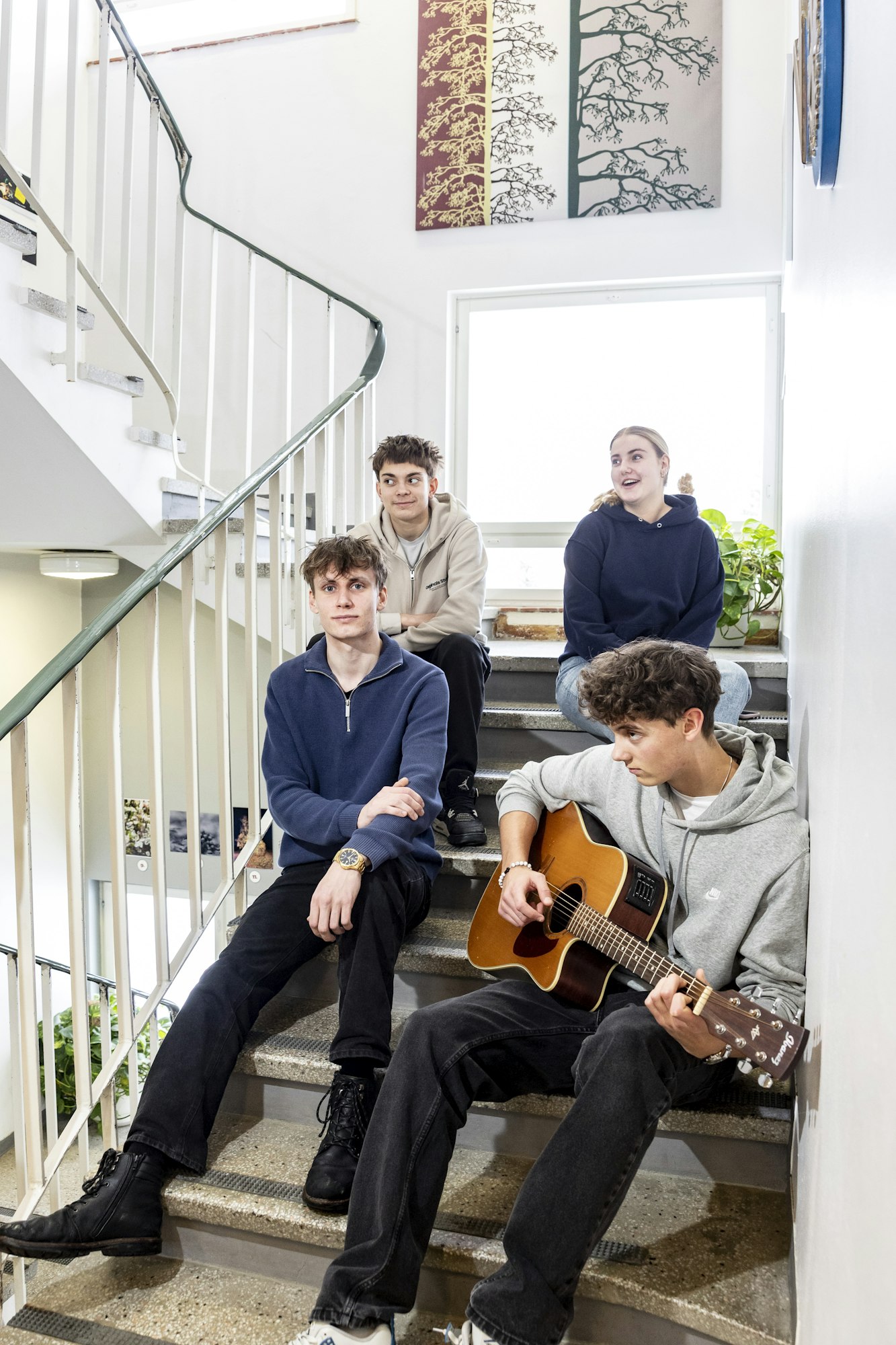 Uusien ystävien lisäksi Elias Mettänen on päässyt tekemään esimerkiksi markkinoinnin ja viestinnän töitä Sleylle. Kuvassa takana Aleksi Grundström, Saimi Uusi-Kerttula, edessä vasemmalta Elias Mettänen ja Terho Markkanen.