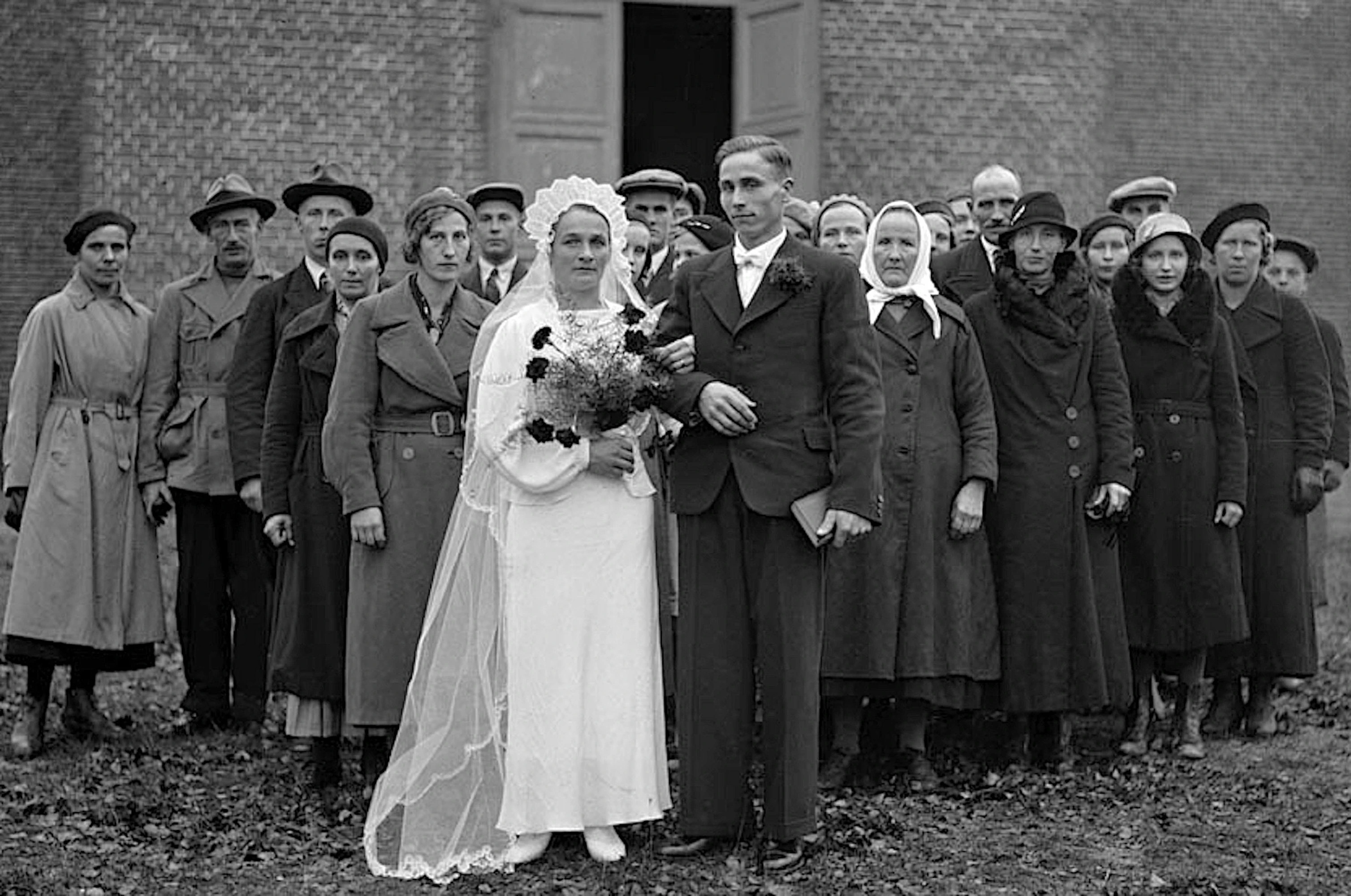 Päivärinteen tilan isännän Eino Penttisen ja Olga Gröndahlin häät vuonna 1937.