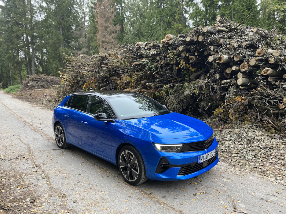 Viisiovisen Opel Astran sähköversion saa jatkossa lähes 10 000 euroa auton lanseeraushintaa halvemmalla.