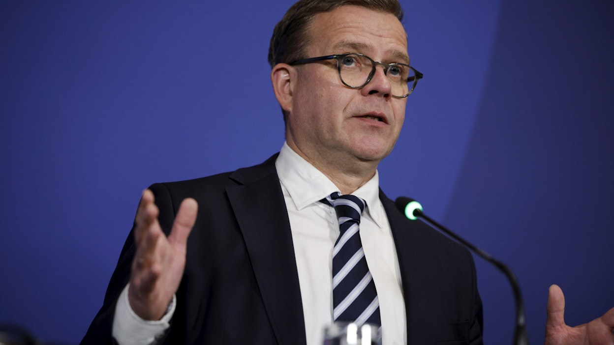 Hallitusneuvotteluita vetävä kokoomuksen puheenjohtaja Petteri Orpo kertoi tilanteesta keskiviikon tiedotustilaisuudessa. LEHTIKUVA / Seppo Samuli. 
