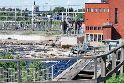 Isohaaran voimalaitoksen yhteyteen rakennettiin Kemijoen ensimmäinen kalatie.