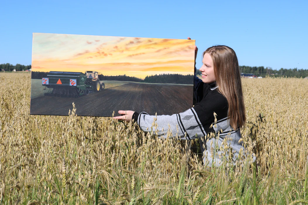 Rehellinen kuva maaseudun nykytilasta on läsnä Taru Vähäsöyringin kaikissa teoksissa."Haluan tuoda esiin arjen todellisuuden, koruttomasti, mutta tyylikkäästi.”