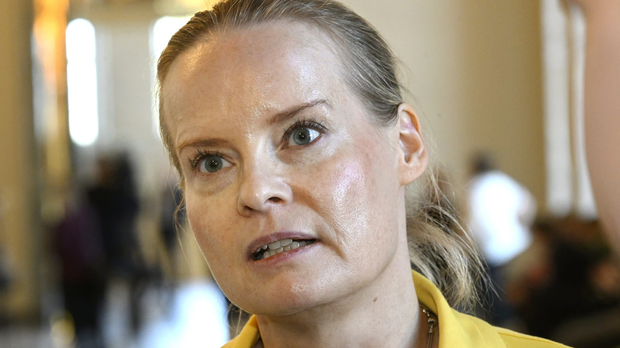 Perussuomalaisten Riikka Purran viimeaikainen tapa viestiä leikkauksista on uudenlainen suomalaisessa politiikassa, arvioi yliopistotutkija.