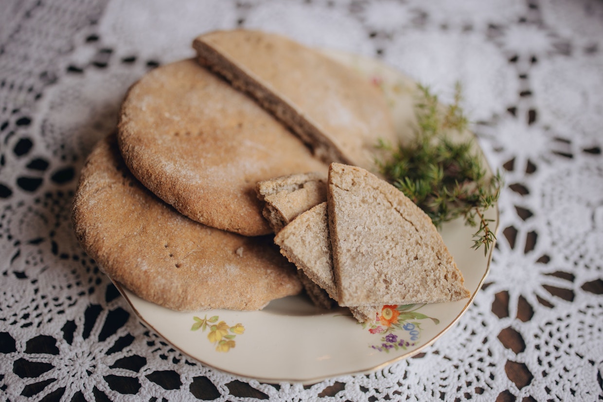 Nyrkkirieskat ovat parhaimmillaan tuoreina voin kanssa.