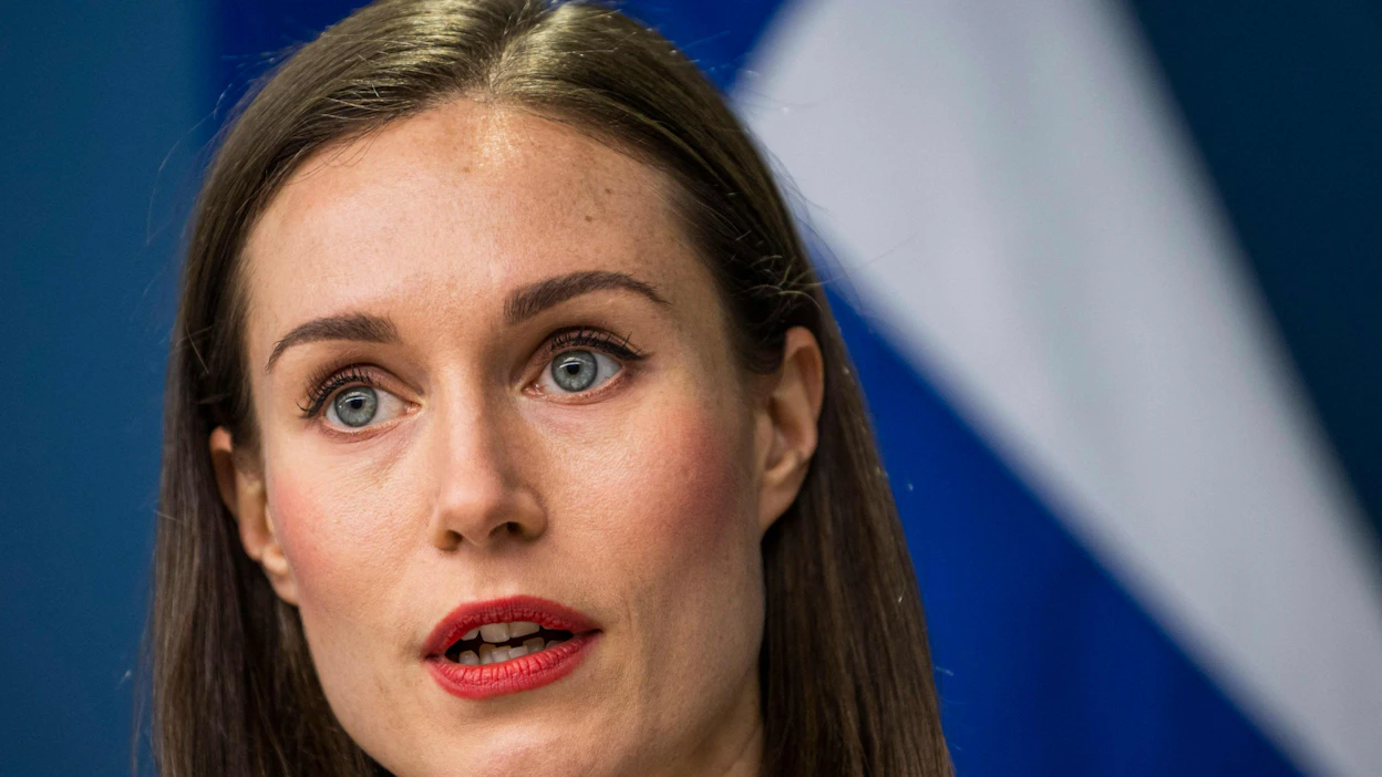 Pääministeri Sanna Marinin mukaan Suomen pyrkiminen Natoon oli selvää 24. helmikuuta viime vuonna. LEHTIKUVA / AFP / JONATHAN NACKSTRAND.