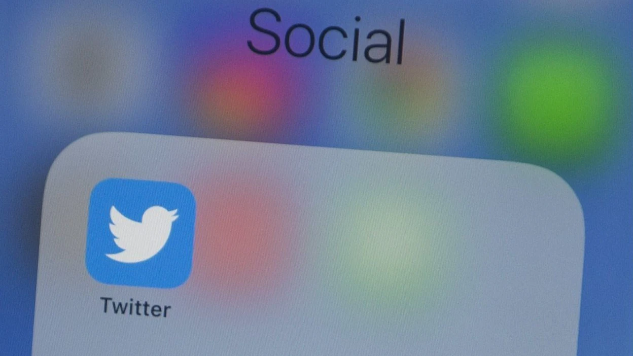 Muun muassa Twitterin tulee jatkossa torjua tehokkaasti vihasisältöä ja disinformaatiota. LEHTIKUVA/AFP.