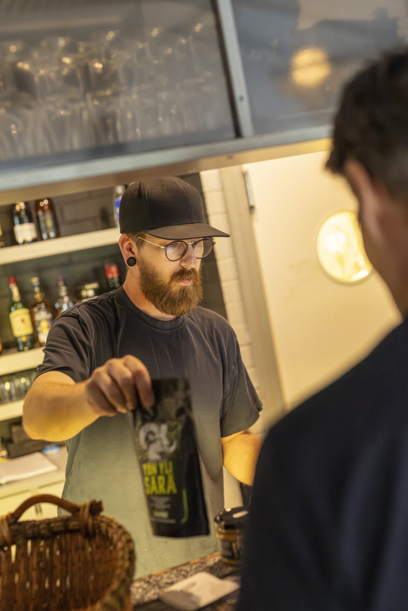 Elias Ruosteinen perheineen on juurtunut Lemille vahvasti. Alunperin Lappeenrannasta kotoisin oleva Ruosteinen omistaa Lemin perinneruoka särään keskittyvän ravintolan.