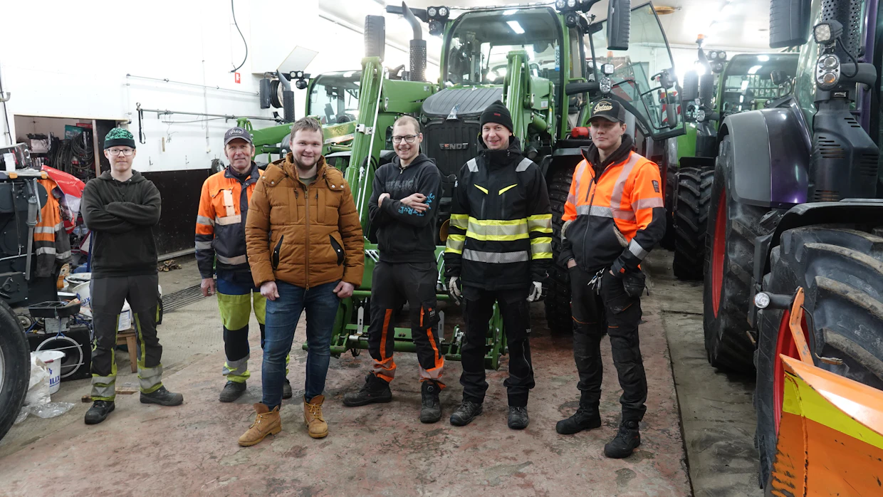 R/J Raekangas oy:n ammattilaiset ovat valmiina talven tuiskuihin. Miehet vasemmalta Riku Paavilainen, Hannu Jyrkinen, Juhani Jyrkinen, Roope Paavilainen, Ville Nurminen ja Jere Salo.
