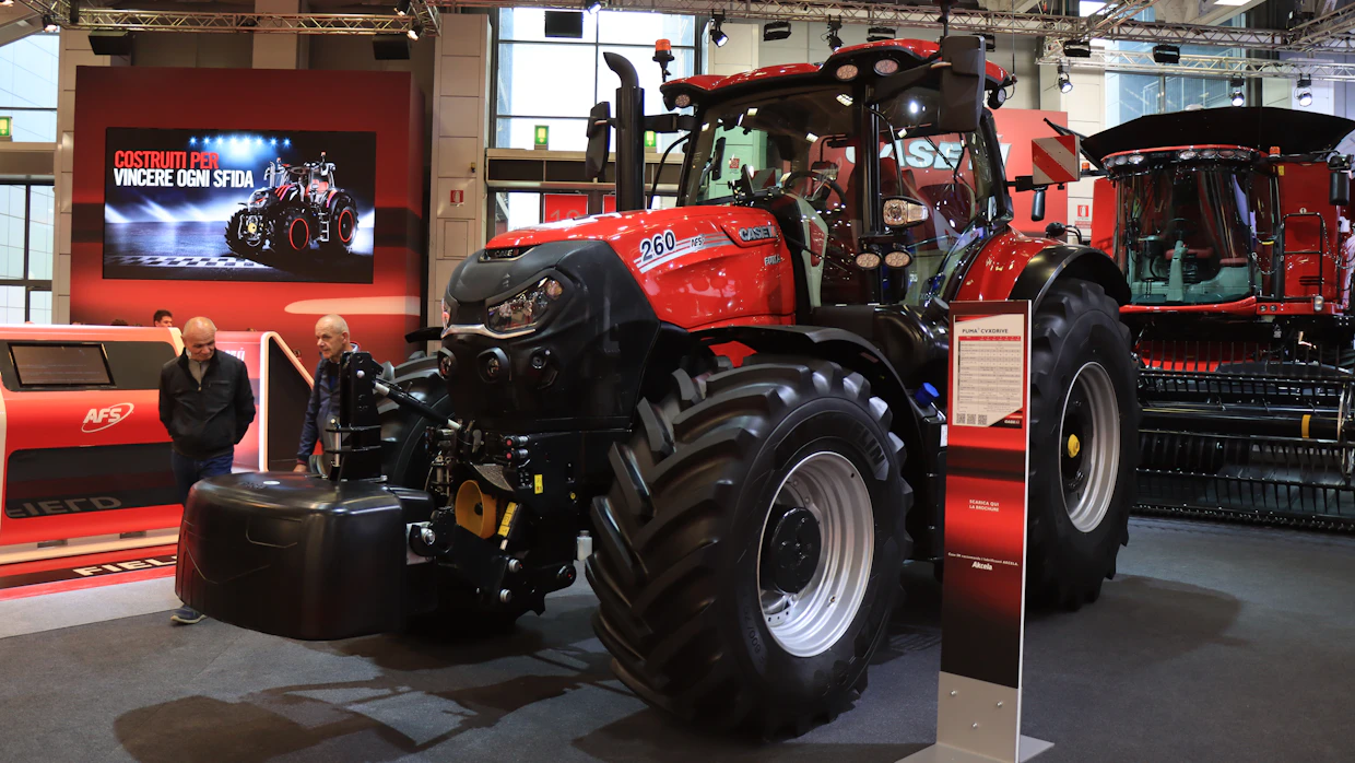 Case IH Puma 260 CVXDrive on Puma-malliston uusi lippulaiva. Nimellisteho on mallimerkinnän mukaiset 260 hv, maksimiteho 280 hv ja lisäteholla 302 hv. Vaihteistona on aina portaaton voimansiirto. Ohjaamo on aiempaa tilavampi ja hiljaisempi, myös kyynärnoja ja terminaali perusteellisesti uudistuneet.
