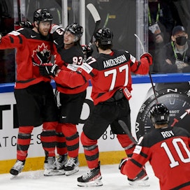 Kanada murjoi välierässä Kari Jalosen valmentaman Tshekin maalein 6–1. 