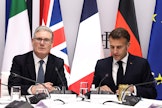 Ranska ja Britannia isännöivät tänään videokokousta, jossa suunniteltiin vapaan ja turvallisen merenkulun takaamista Hormuzinsalmessa. Kuvassa Britannian pääministeri Keir Starmer ja Ranskan presidentti Emmanuel Macron. AFP / LEHTIKUVA.