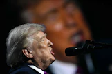 Yhdysvaltain presidentin Donald Trumpin mukaan Yhdysvallat aikoo Iranin kanssa kaivaa maasta rikastetun uraanin, joka hautautui Yhdysvaltain viime vuonna Iraniin tekemissä iskuissa. AFP/LEHTIKUVA. 