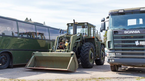 Mercedes-Benzin MB-Trac 1600T oli yksi Tampereen Kalkussa järjestetyn huutokaupan kiinnostavimpia kohteita. Varsinkin traktorin toteutuvaa kauppahintaa pohdittiin laajalti.