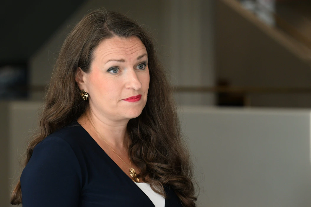 Kunta- ja alueministeri Anna-Kaisa Ikonen (kok.) toteaa, että kuntatalouden tilanne on muutamien poikkeuksellisen hyvien vuosien jälkeen jälleen vaikea. LEHTIKUVA / Jussi Nukari.