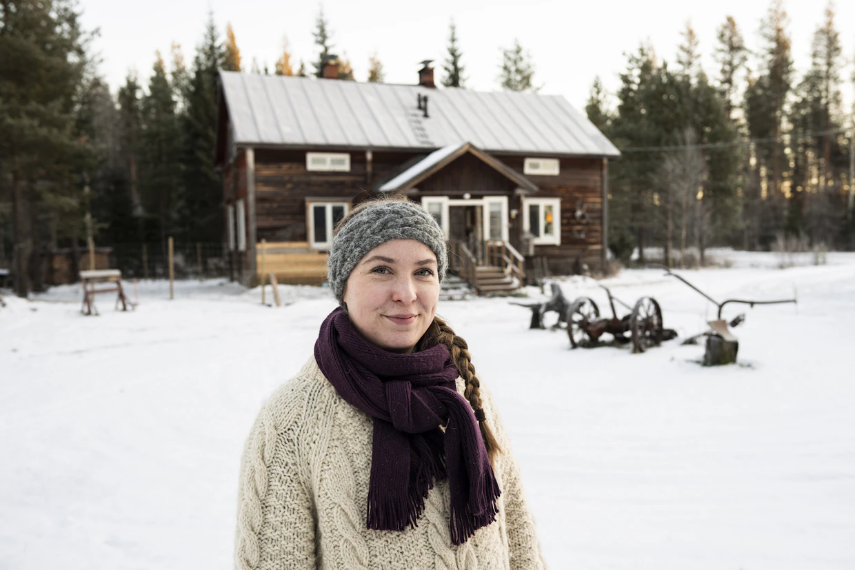 Isa Tuuri työskentelee pääasiassa kotona, mutta tekee noin kerran viikossa keikan johonkin päin Lappia. ”Olen tottunut matkusteluun.”