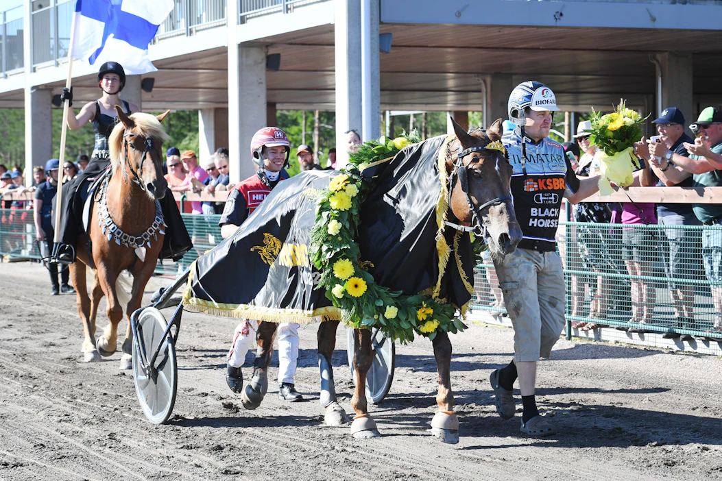 Nordic King Evartti lähtee Suur-Hollolan finaaliin jälleen takarivistä, sillä taaemmassa voltissa on peräti yhdeksän hevosta.
