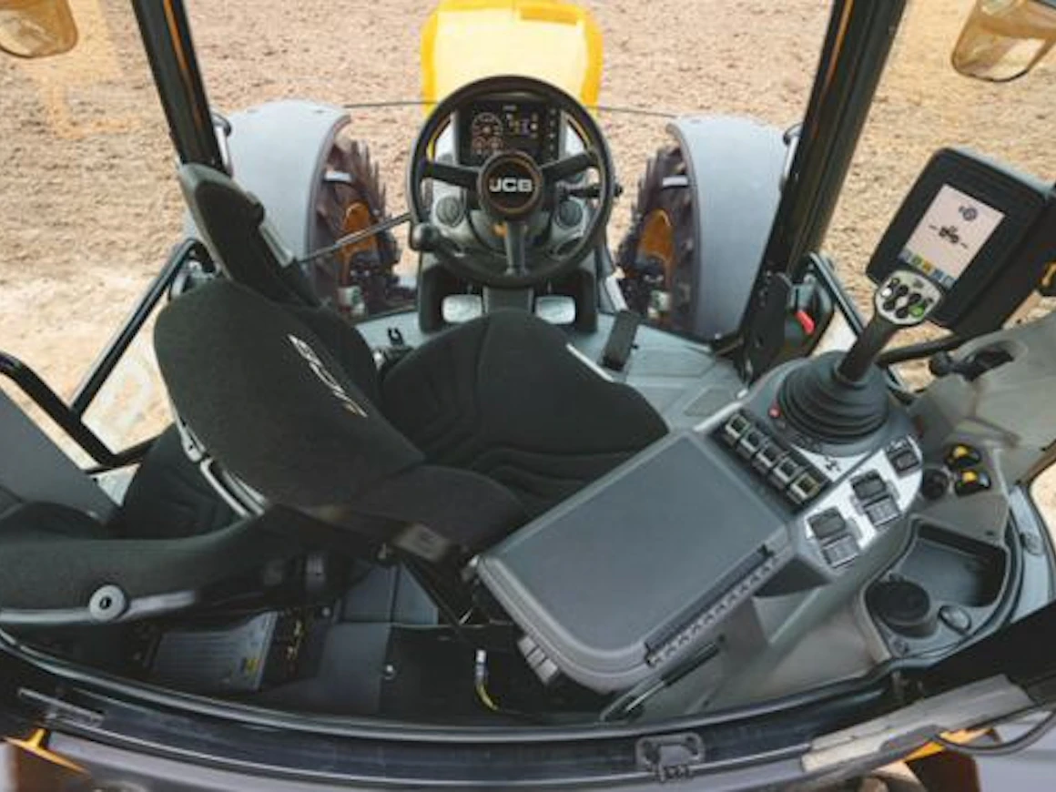 15JCB4000ohjaamo