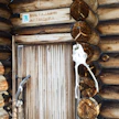 Metsähallitus rekrytoi Lappiin paraikaa kahta uutta erätarkastajaa, jotka valvovat muun maussa luontomatkailua. Kuvituskuva. Kuvan tupa ei liity väärinkäytöksiin.