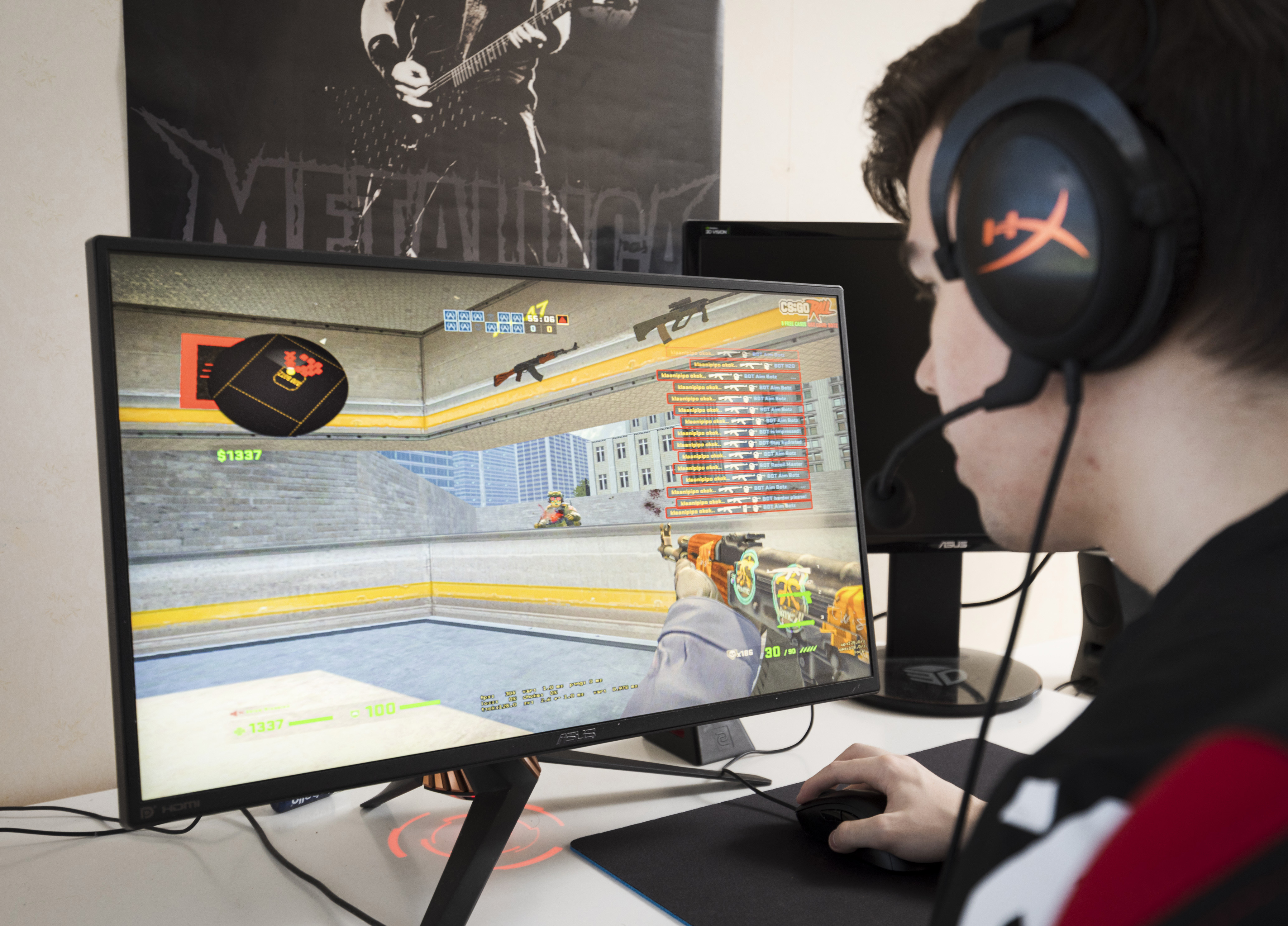 Äärioikeistolaisen materiaalin levittämiseen käytetään esimerkiksi pelialustoja. Viesti kerrotaan usein musiikin ja visuaalisen kerronnan keinoin. Kuvituskuva. 