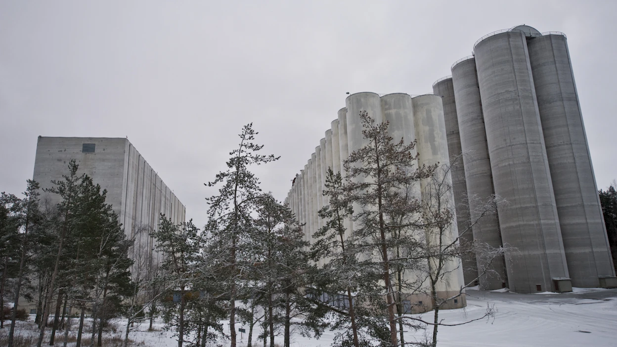 Suomessa Huoltovarmuuskeskuksen Elintarvikehuollon sektoriin kuuluva Alkutuotantopooli varmistaa maatalouden tuotantoedellytysten jatkuvuuden kaikissa olosuhteissa.