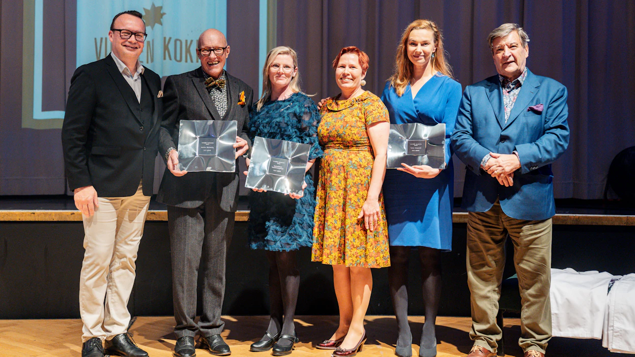 Kuvassa vasemmalta oikealle ELO:n hallituksen puheenjohtaja Peter Fredman, keittiömestari Markus Maulavirta, Kotitalousopettajat ry:n hallituksen jäsenet Marja Väärälä ja Tuija Laine, Turun kaupungin kulttuurijohtaja Anu laitiala ja ELO:n Heikki Antolainen.