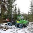 Kevyempien metsäkoneiden sektorilla Jarcrac:n pyöräalustainen Magnapro Eco -mallisto on jo järeämpää osaa edustava. Se on varustettavissa myös tukkipuuston korjuuseen soveltuvilla harvesteripäillä, kuten Nisula 425H:lla.