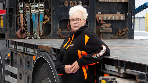  ”En lähde kilpailemaan hinnalla. Oleellista on palvelu ja se, miten hommat hoidetaan”, toteaa Powerlift Oy:n Anu Virtanen.