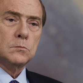 Alun perin Milanon rakentamisessa, myöhemmin mediamogulina, kustannusalalla ja tv-maailman mullistajana sekä jalkapallobisneksessä menestynyt moniottelija, Silvio Berlusconi, oli kuollessaan Italian varakkain henkilö.