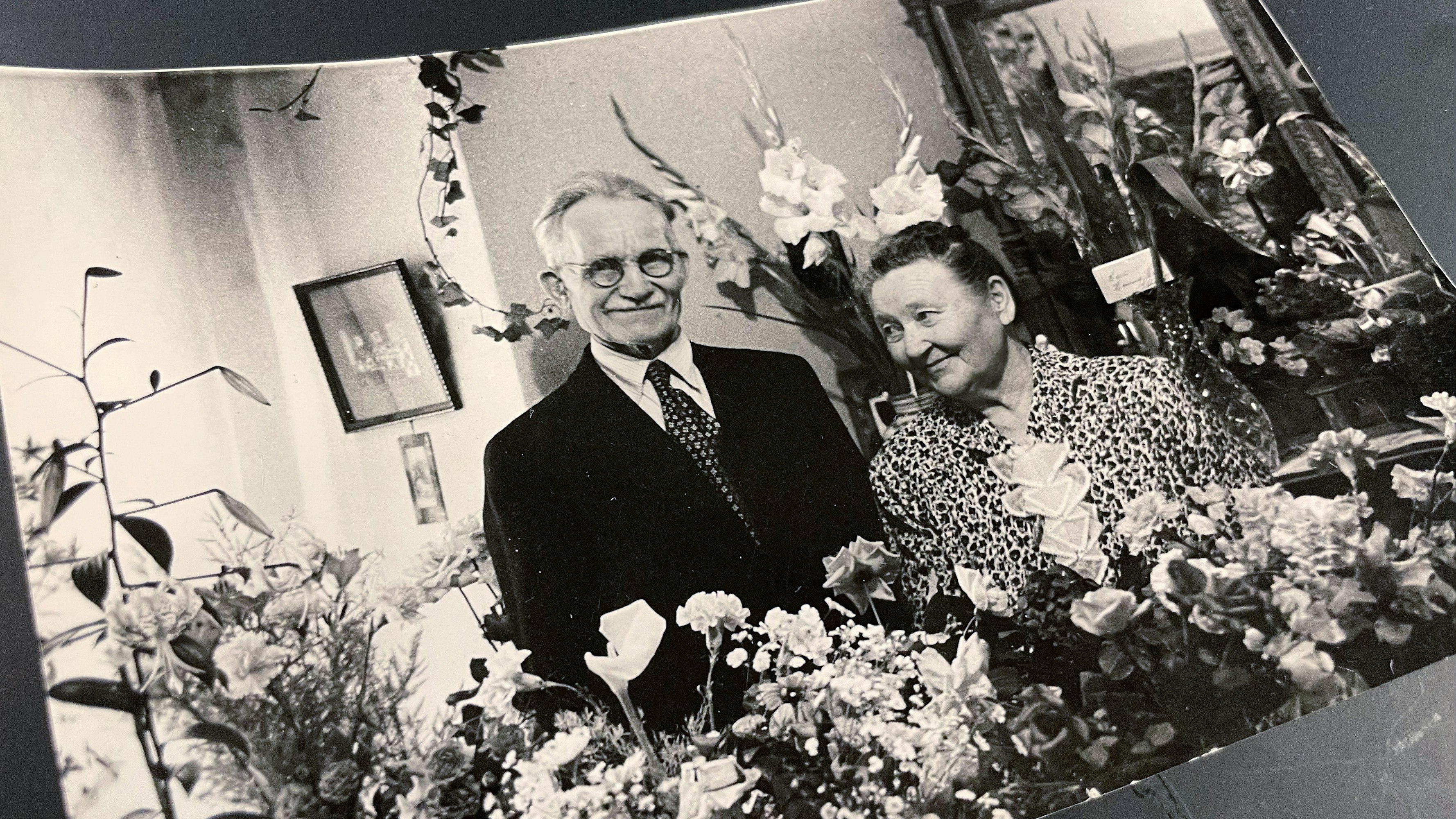 Hemming Helin oli arvostettu käsityöläinen. Perhealbumin kuva on hänen 80-vuotispäiviltään.